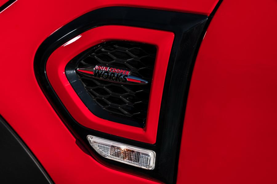 Логотип Mini John Cooper Works Countryman 2017 года  (WW) (фото 32 из 53)